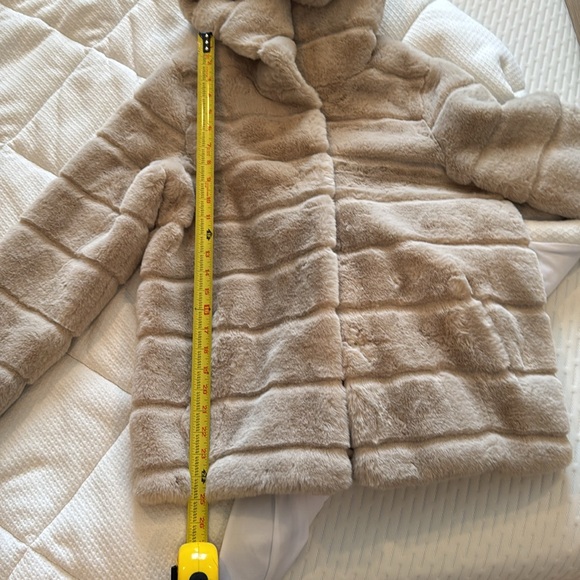 NWT Vegan Fur jacket - Picture 16 of 16
